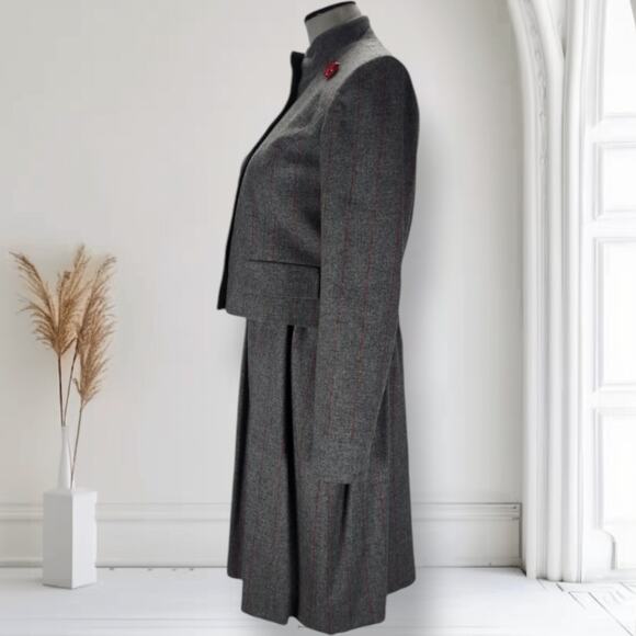 David Hayes Gray Pinstripe Wool Skirt Suit S 80s Does 40s Jacket Set Lucite Btns - Picture 2 of 12